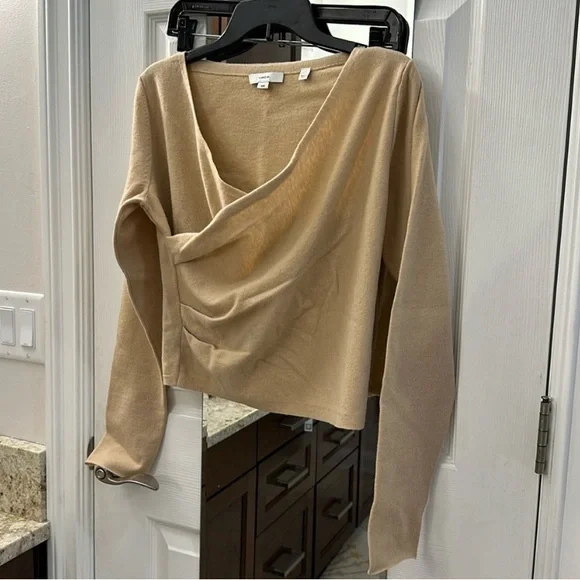 NWOT Vince Wrap Cashmere Top - Picture 2 of 2